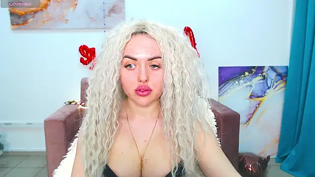 Snapshot of MissisCaty chatting on 02/24/25, 10:58 MissisCaty online show from 02/24/25, 10:58