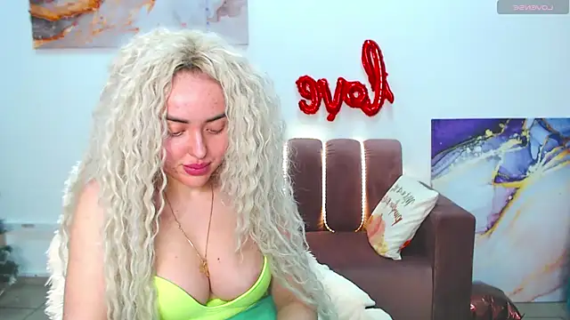 Snapshot of MissisCaty chatting on 02/28/25, 01:47 MissisCaty online show from 02/28/25, 01:47