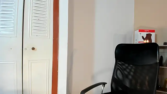 Snapshot of Violetta_0 chatting on 09/18/25, 02:41 Violetta 0 online show from 09/18/25, 02:41