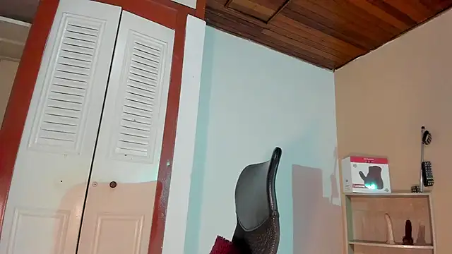 Snapshot of Violetta_0 chatting on 10/29/25, 01:35 Violetta 0 online show from 10/29/25, 01:35