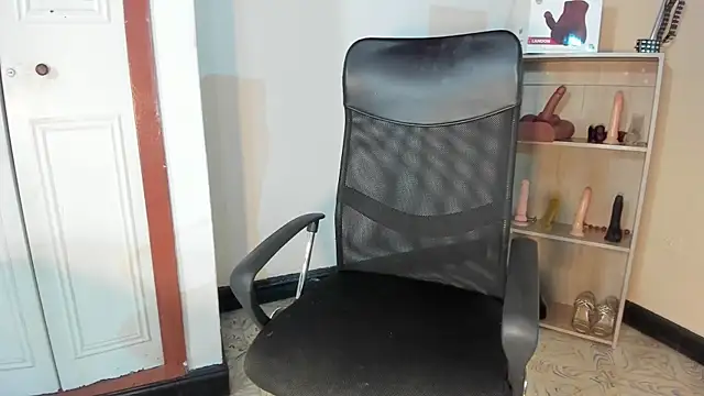 Snapshot of Violetta_0 chatting on 11/10/25, 01:21 Violetta 0 online show from 11/10/25, 01:21