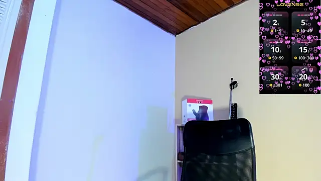 Snapshot of Violetta_0 chatting on 12/20/25, 01:51 Violetta 0 online show from 12/20/25, 01:51