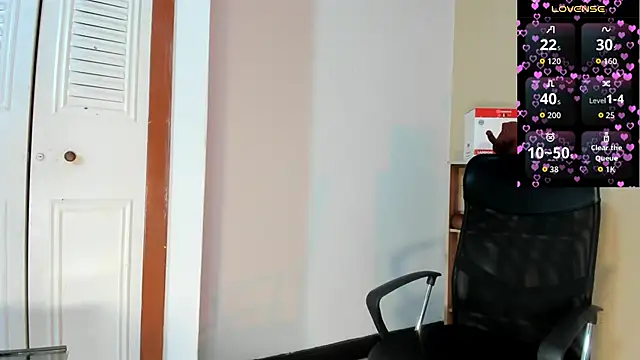 Snapshot of Violetta_0 chatting on 12/22/25, 01:30 Violetta 0 online show from 12/22/25, 01:30