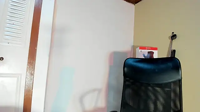 Snapshot of Violetta_0 chatting on 01/08/26, 01:35 Violetta 0 online show from 01/08/26, 01:35