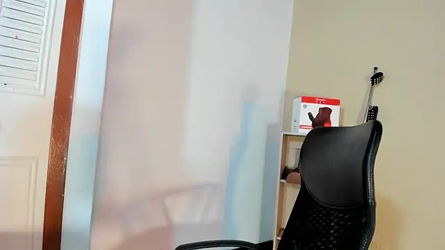 Snapshot of Violetta_0 chatting on 01/09/26, 01:36 Violetta 0 online show from 01/09/26, 01:36