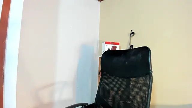 Snapshot of Violetta_0 chatting on 01/14/26, 01:28 Violetta 0 online show from 01/14/26, 01:28