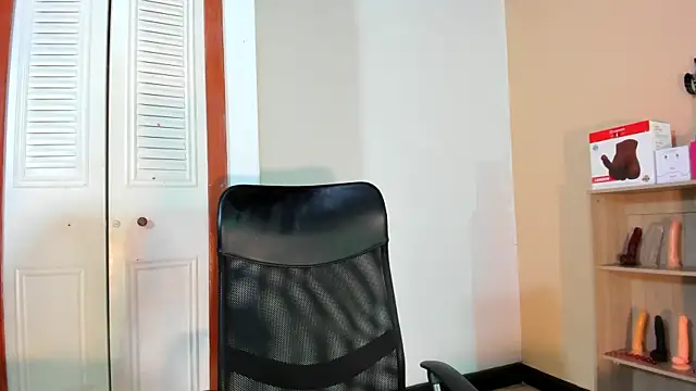 Snapshot of Violetta_0 chatting on 02/20/26, 01:55 Violetta 0 online show from 02/20/26, 01:55