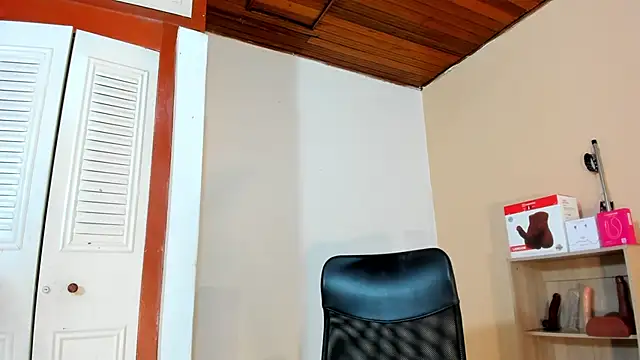 Snapshot of Violetta_0 chatting on 02/24/26, 01:31 Violetta 0 online show from 02/24/26, 01:31