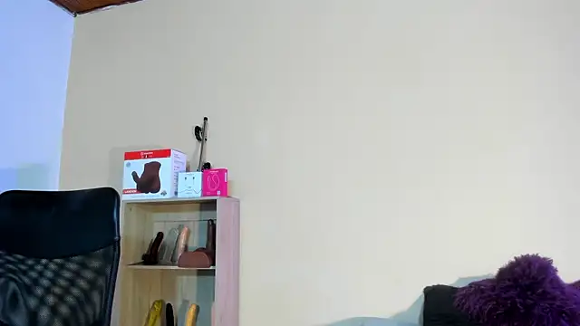 Snapshot of Violetta_0 chatting on 02/25/26, 01:21 Violetta 0 online show from 02/25/26, 01:21