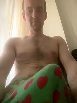 LynnAhNight online show from 10/04/25, 04:10