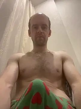 LynnAhNight online show from 10/10/25, 03:27