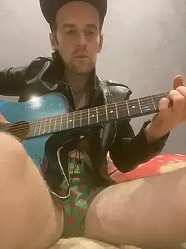 LynnAhNight online show from 10/16/25, 05:14