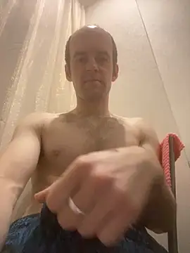 LynnAhNight online show from 10/21/25, 02:45