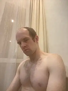 LynnAhNight online show from 10/27/25, 03:21