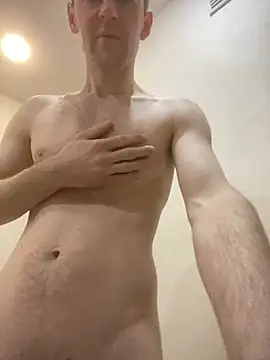 LynnAhNight online show from 02/04/26, 03:23