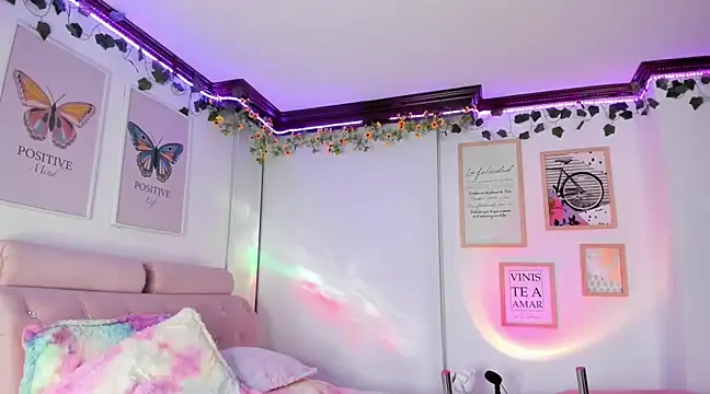 Snapshot of NamiDoll chatting on 02/08/25, 04:25 NamiDoll online show from 02/08/25, 04:25