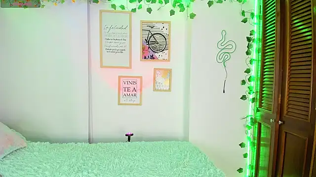 Snapshot of NamiDoll chatting on 03/18/25, 05:20 NamiDoll online show from 03/18/25, 05:20