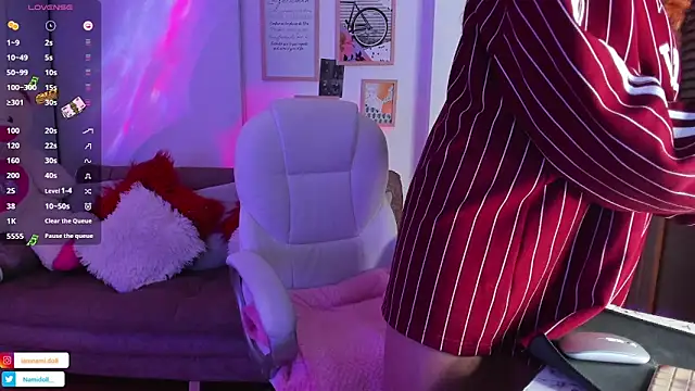 Snapshot of NamiDoll chatting on 10/11/25, 04:01 NamiDoll online show from 10/11/25, 04:01