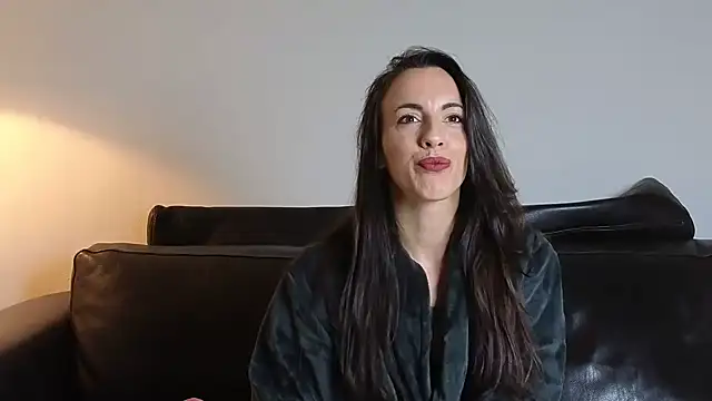 Lenaelle31000 online show from 02/09/26, 05:06