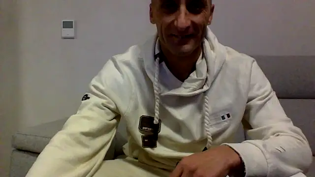 Snapshot of ANGELSANTAMARIA- chatting on 10/07/25, 10:51 ANGELSANTAMARIA- online show from 10/07/25, 10:51