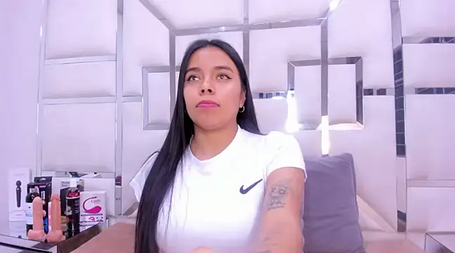 Snapshot of ZoeWan69 chatting on 02/15/25, 01:49 ZoeWan69 online show from 02/15/25, 01:49