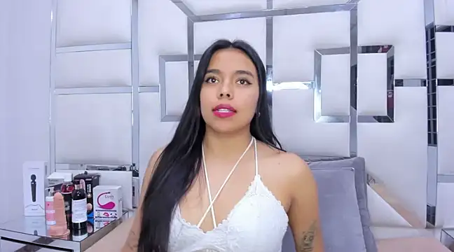 Snapshot of ZoeWan69 chatting on 02/19/25, 06:43 ZoeWan69 online show from 02/19/25, 06:43