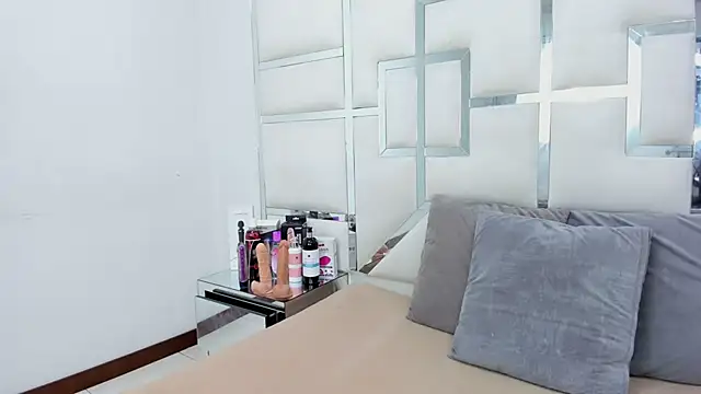 Snapshot of ZoeWan69 chatting on 02/24/25, 12:59 ZoeWan69 online show from 02/24/25, 12:59