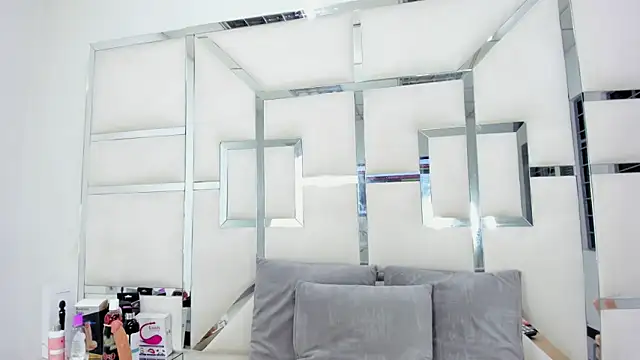 Snapshot of ZoeWan69 chatting on 03/01/25, 06:21 ZoeWan69 online show from 03/01/25, 06:21