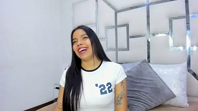 Snapshot of ZoeWan69 chatting on 03/22/25, 11:53 ZoeWan69 online show from 03/22/25, 11:53