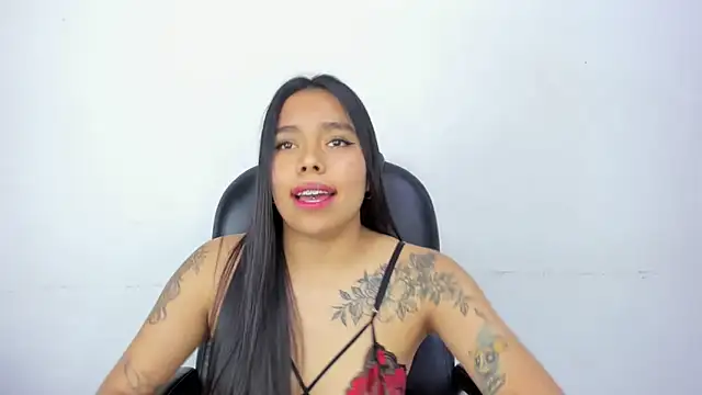 Snapshot of ZoeWan69 chatting on 03/22/25, 02:58 ZoeWan69 online show from 03/22/25, 02:58