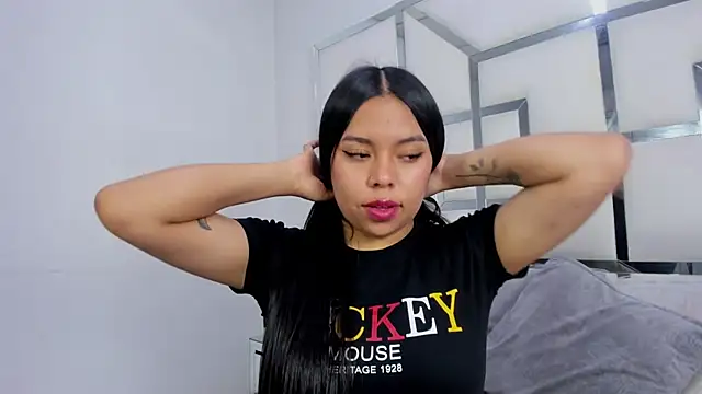 Snapshot of ZoeWan69 chatting on 09/23/25, 12:19 ZoeWan69 online show from 09/23/25, 12:19