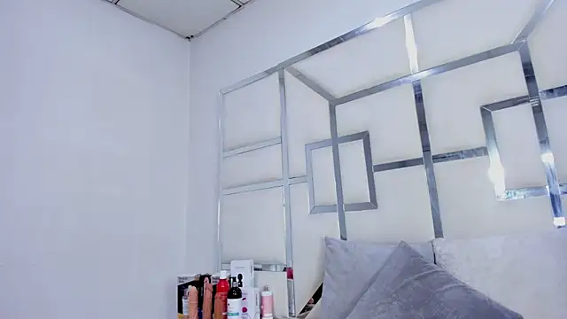 Snapshot of ZoeWan69 chatting on 10/03/25, 11:29 ZoeWan69 online show from 10/03/25, 11:29