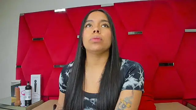 Snapshot of ZoeWan69 chatting on 10/16/25, 12:06 ZoeWan69 online show from 10/16/25, 12:06