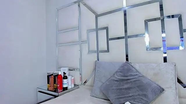 Snapshot of ZoeWan69 chatting on 10/20/25, 02:56 ZoeWan69 online show from 10/20/25, 02:56