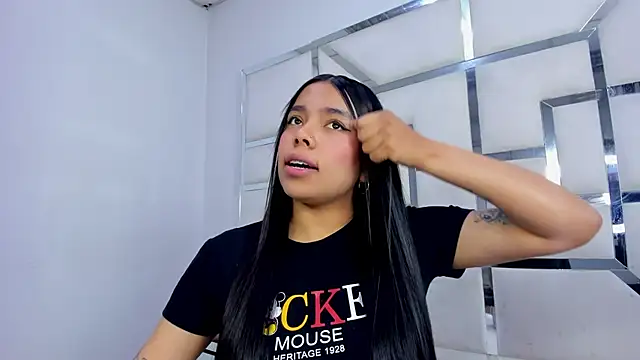 Snapshot of ZoeWan69 chatting on 10/22/25, 11:32 ZoeWan69 online show from 10/22/25, 11:32