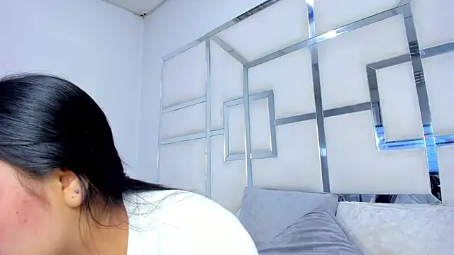 Snapshot of ZoeWan69 chatting on 10/24/25, 12:01 ZoeWan69 online show from 10/24/25, 12:01