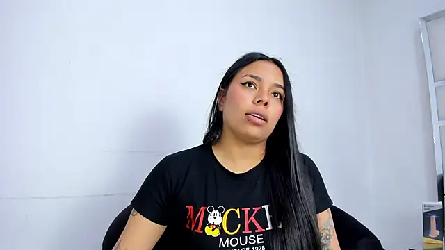 Snapshot of ZoeWan69 chatting on 11/12/25, 12:16 ZoeWan69 online show from 11/12/25, 12:16