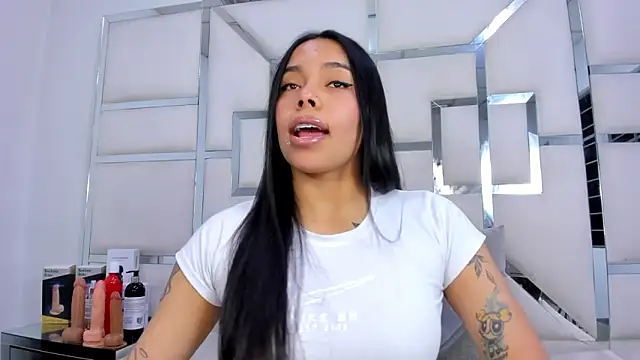 Snapshot of ZoeWan69 chatting on 11/27/25, 11:34 ZoeWan69 online show from 11/27/25, 11:34