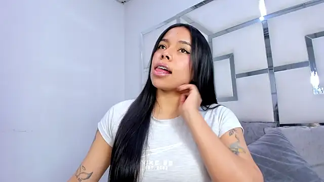 Snapshot of ZoeWan69 chatting on 11/28/25, 12:08 ZoeWan69 online show from 11/28/25, 12:08