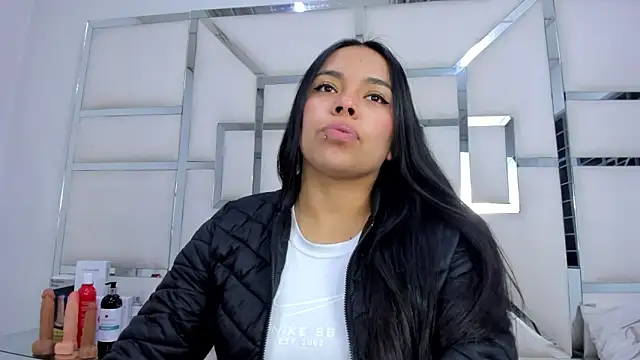 Snapshot of ZoeWan69 chatting on 12/03/25, 11:30 ZoeWan69 online show from 12/03/25, 11:30