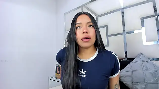 ZoeWan69 online show from 01/15/26, 11:59