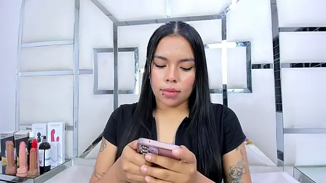 ZoeWan69 online show from 03/12/26, 01:39