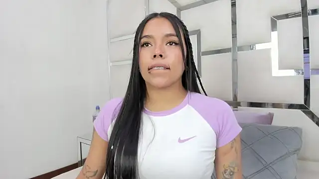 ZoeWan69 online show from 03/29/26, 01:33