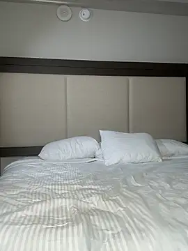 Snapshot of IndigoMystique chatting on 12/14/25, 08:20 IndigoMystique online show from 12/14/25, 08:20