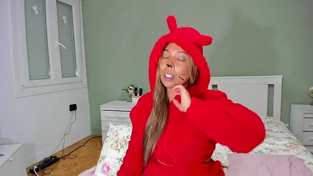 Izadi 7 online show from 10/31/25, 02:56