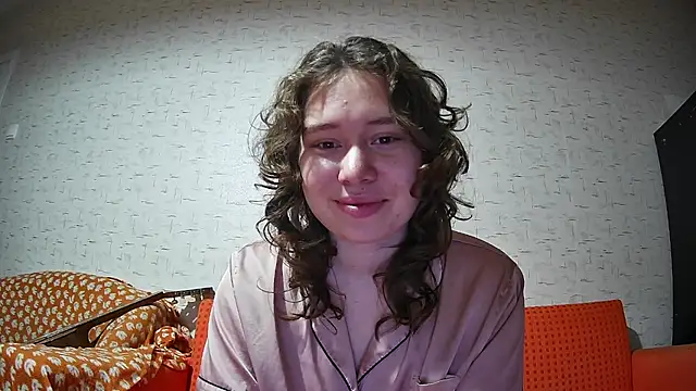 Snapshot of girliemilk chatting on 10/29/25, 10:11 girliemilk online show from 10/29/25, 10:11