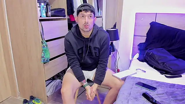 Snapshot of ILoveNYStyle chatting on 03/11/25, 12:54 ILoveNYStyle online show from 03/11/25, 12:54