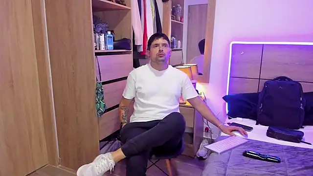 Snapshot of ILoveNYStyle chatting on 03/21/25, 10:17 ILoveNYStyle online show from 03/21/25, 10:17