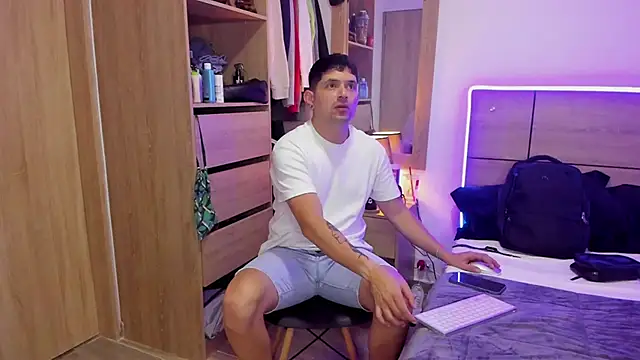 Snapshot of ILoveNYStyle chatting on 03/22/25, 10:17 ILoveNYStyle online show from 03/22/25, 10:17