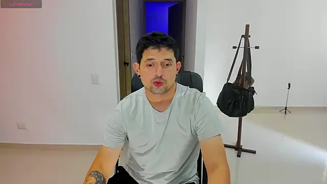 Snapshot of ILoveNYStyle chatting on 09/22/25, 08:11 ILoveNYStyle online show from 09/22/25, 08:11